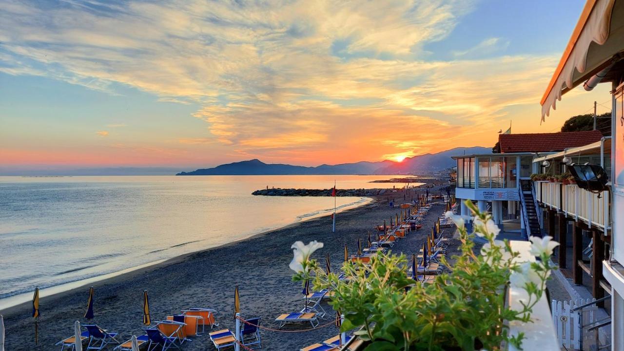 Hotel Doria Cavi di Lavagna Exterior foto